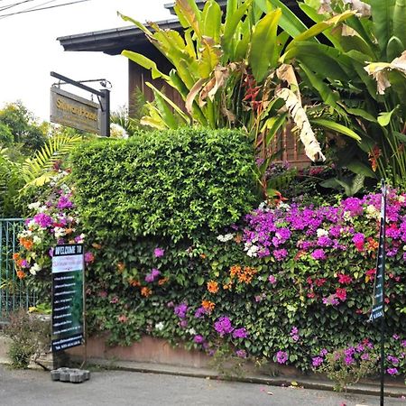Siriwan Hostel Чиангмай Екстериор снимка