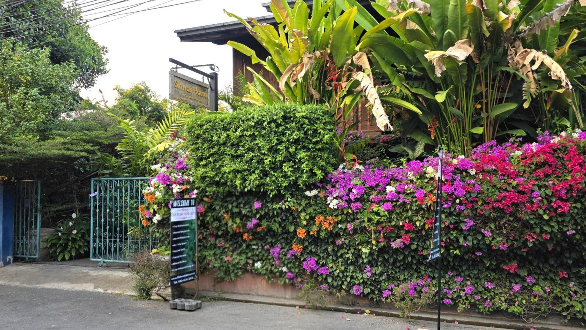 Siriwan Hostel Чиангмай Екстериор снимка
